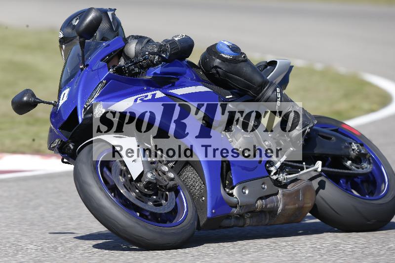 Archiv-2025/49 26.08.2025 Cornu Master School ADR/blau-bleu/0-5